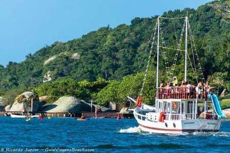passeio de escuna na lagoa da conceição
