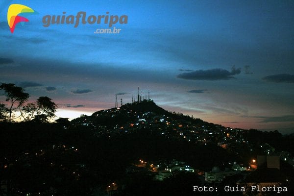 Morro da Cruz visto da Carvoeira