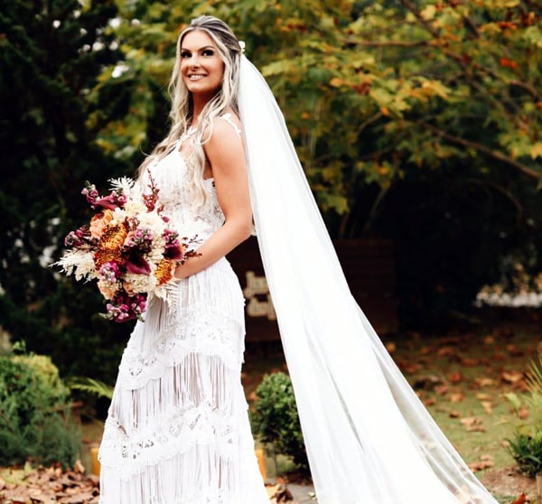 Vestido de noiva feito com rendas de bilro