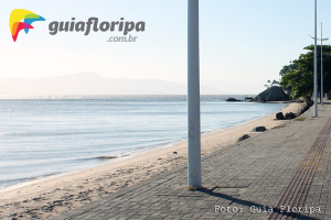 Rodovia à beira-mar na Praia de Cacupé