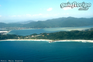 Leste da Ilha: Praia Mole (E), Praia da Galheta e Lagoa da Conceição (ao fundo)