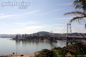 Ponte Hercílio Luz vista do Estreito