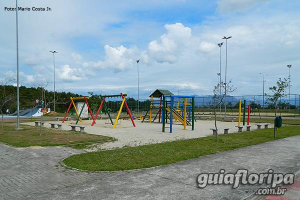 Parque Infantil na Costeira do Pirajubaé