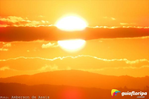 Vista do pôr-do-sol no Ribeirão da Ilha